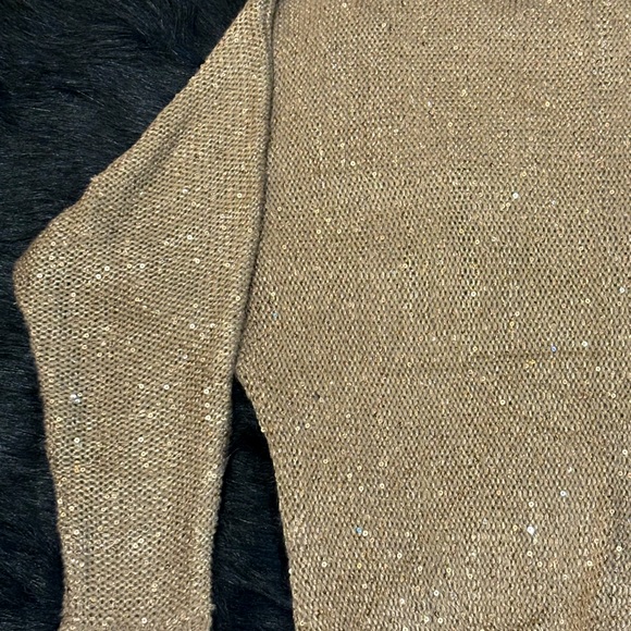 Gold sweater, size M, gently worn. - Picture 4 of 7